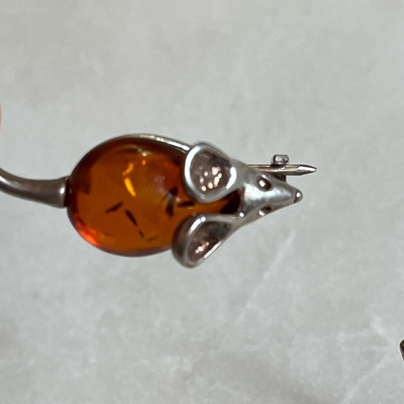 2 Vintage Baltic Amber Mice Pins - Picture 5 of 11